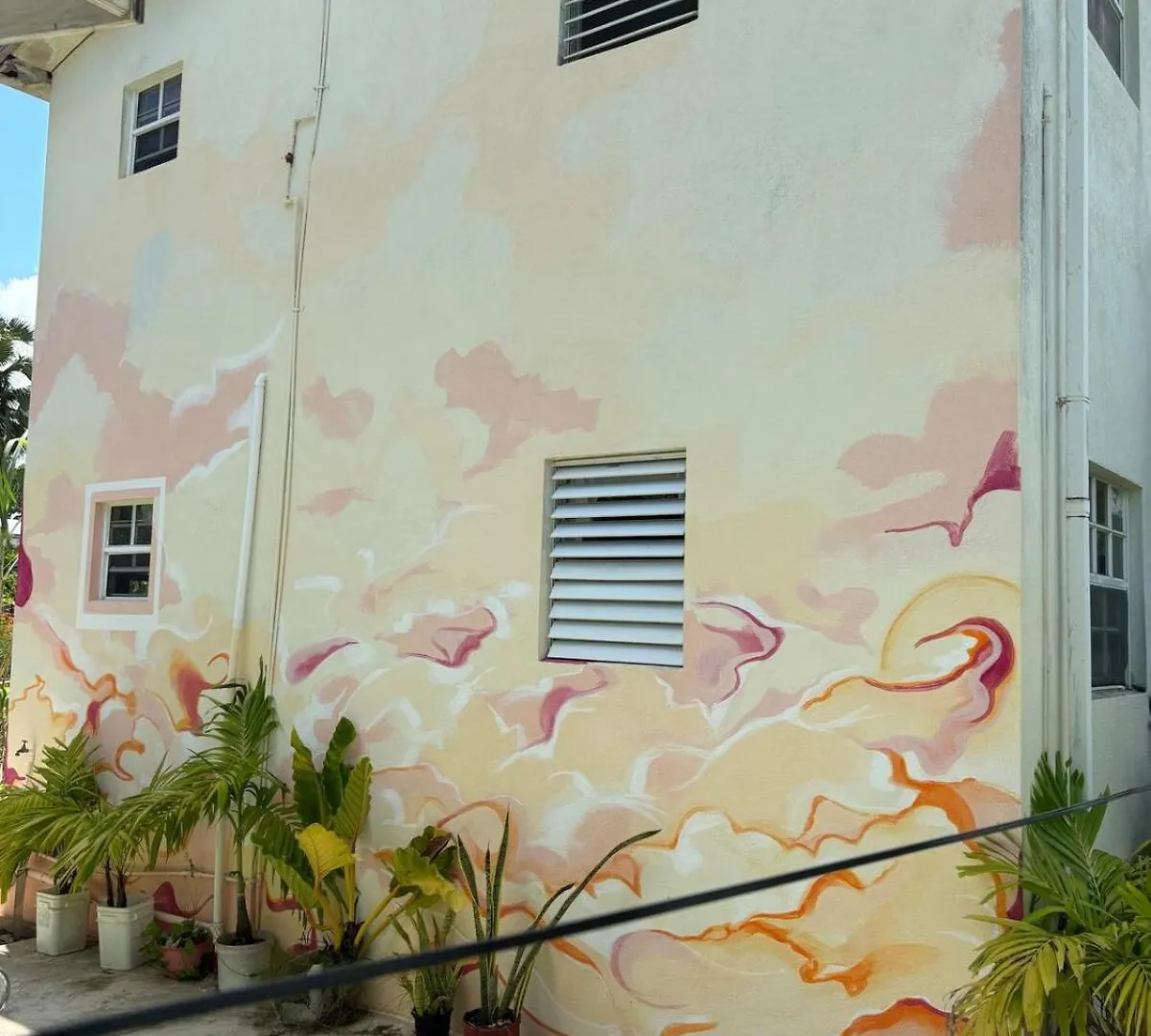 Aquarius Apartments - Pink Saint James